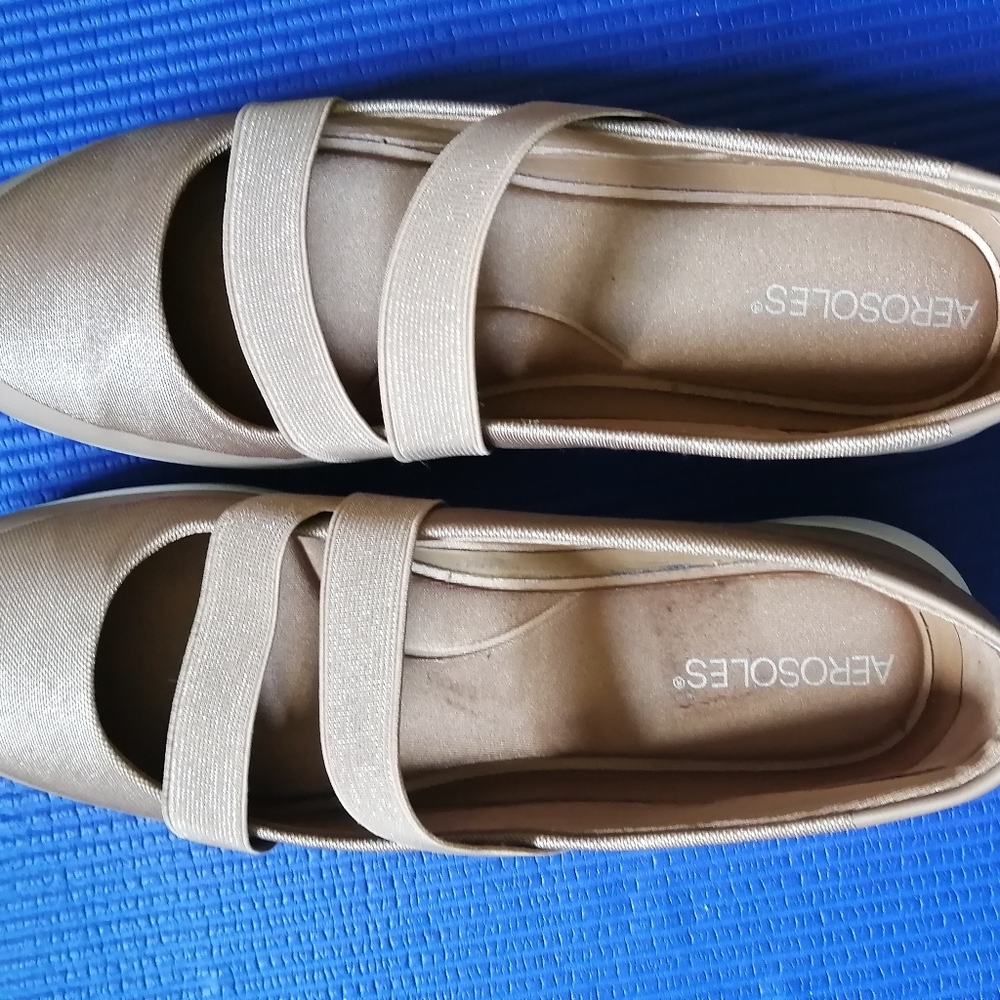 Women's tan flat shoes